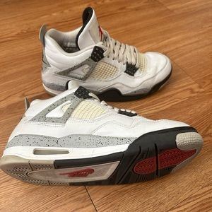 Air Jordan White Cement 4’s size 8